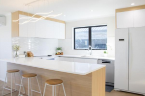 New cosy house, close to shoppong center